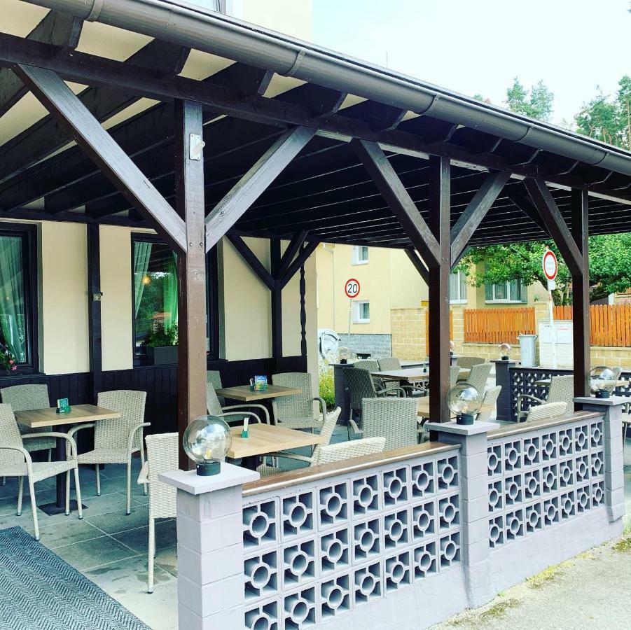 Penzion & Restaurace U Vily Sezimovo Ústí Extérieur photo
